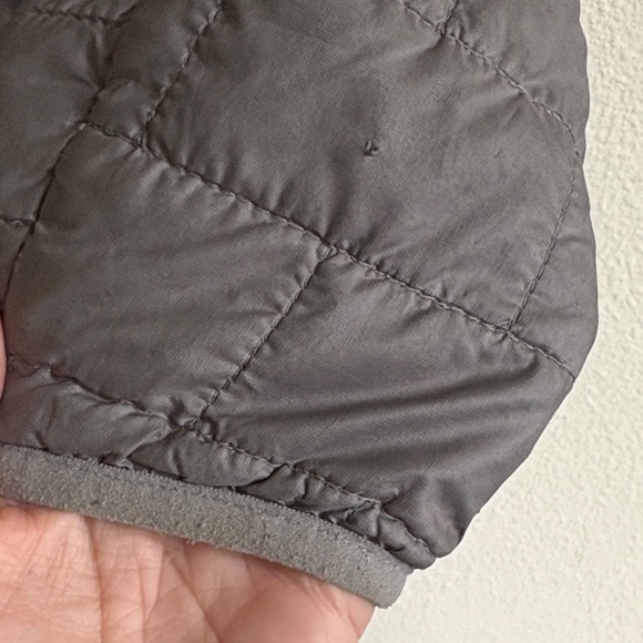Patagonia Women's Light Silver Quilted Puffer Jacket - Picture 9 of 11